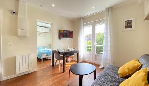Apartment with Garden View