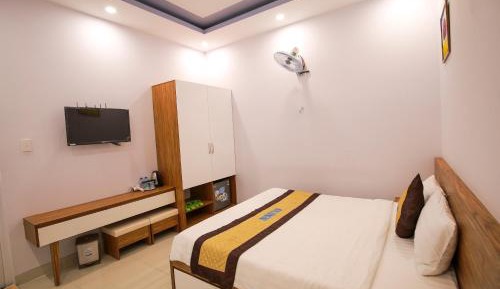 Deluxe Room (2 Adults + 1 Child)