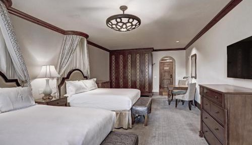 Deluxe Queen Room with Two Queen Beds