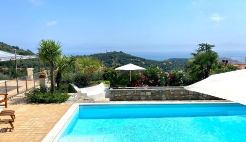 Apartment with Pool View 