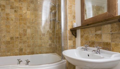 Twin Room with Private Bathroom
