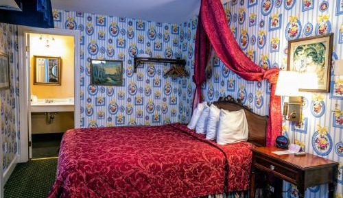 Deluxe Queen Room