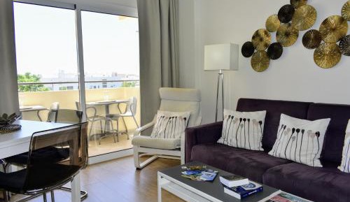 Apartment with Pool View 