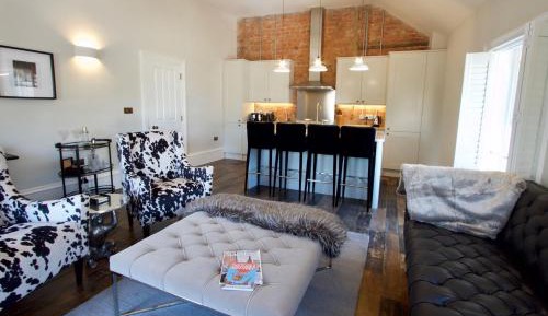 Deluxe Apartment