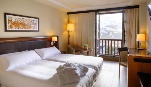 Triple Room with Mountain View