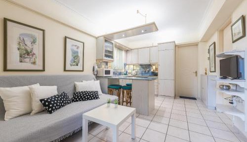 Apartment with Garden View