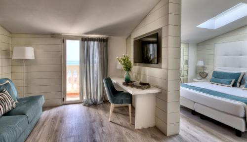 Junior Suite with Balcony