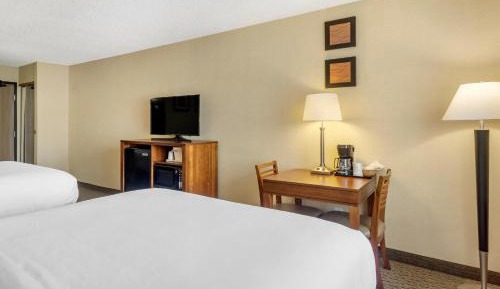 Queen Room with Two Queen Beds - Accessible/Non-Smoking 