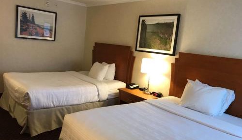 Queen Room with Two Queen Beds - Non-Smoking