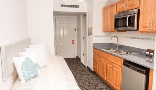 E-1 Kitchenette, One Queen & One Single Bed