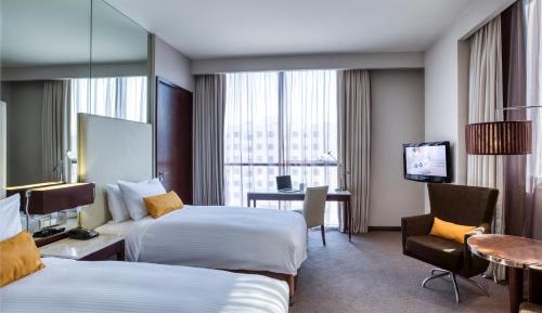 Family Connecting Rooms Queen Bed and Twin Beds