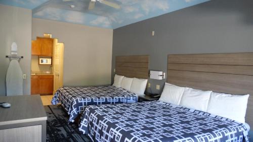 Deluxe King Room with Two King Beds - Smoking