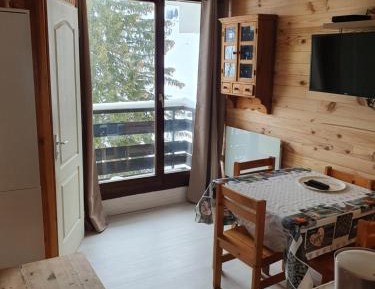 Apartment with Mountain View