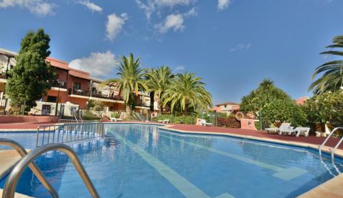 Apartment with Pool View 