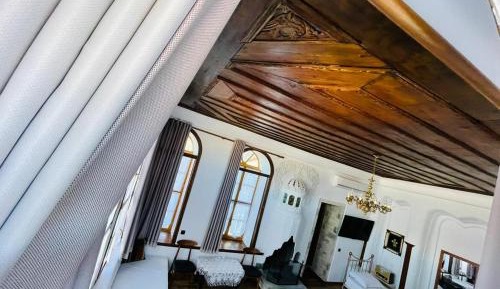 King Suite with Pool View