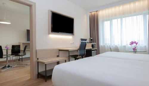 Junior Suite Family Room