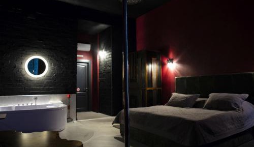 Deluxe Suite with Spa Bath