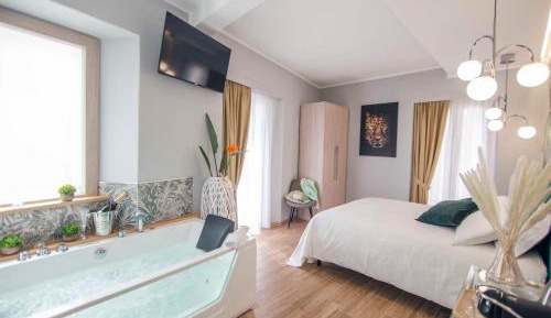 Queen Room with Spa Bath