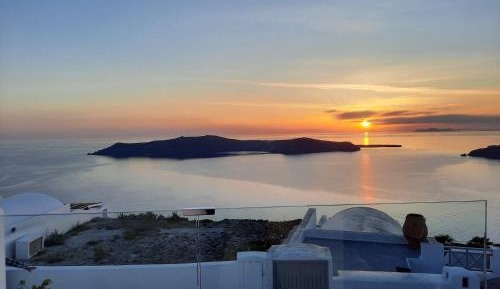 Honeymoon suite with outdoor heated jacuzzi