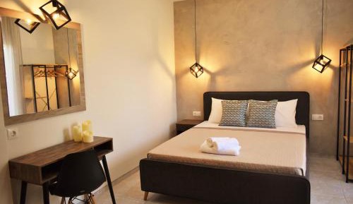 Deluxe Double Room (2 Adults + 1 Child)