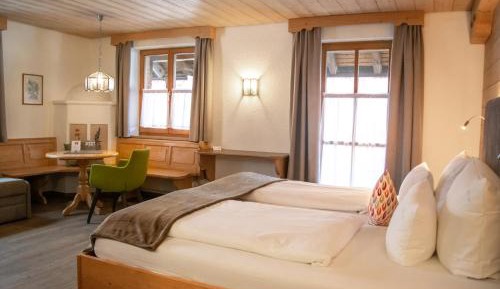 Deluxe Double Room with South Balcony and Mountain View