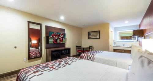 Deluxe Queen Room with Two Queen Beds - Smoke Free