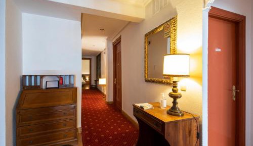 Standard Twin Room with Shared Bathroom