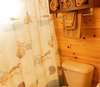 Kingfisher Cottage Two-Bedroom Chalet