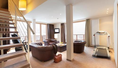Deluxe Queen Suite