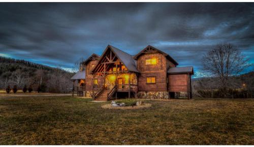 Four-Bedroom Holiday Home
