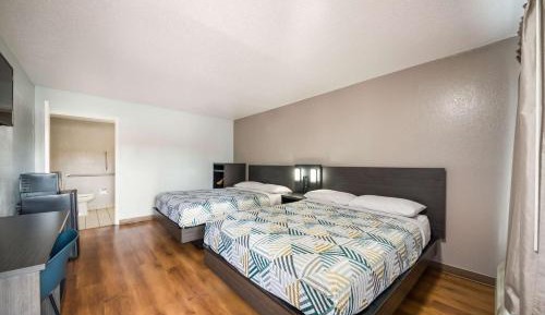 Deluxe Queen Room with Two Queen Beds