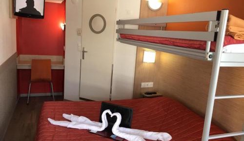 Triple Room (1 Double Bed + 1 Single Bed)