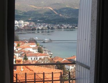 Apartment with Lake View