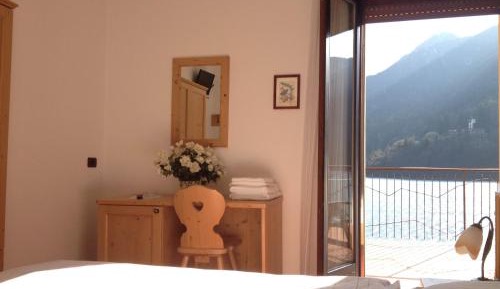 Double or Twin Room with Lake View