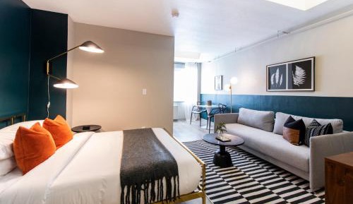 Deluxe Apartment 2