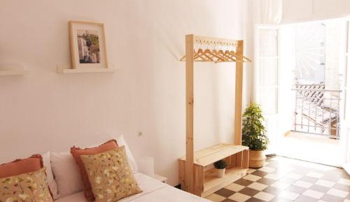 Queen Room with Two Queen Beds and Shared Bathroom