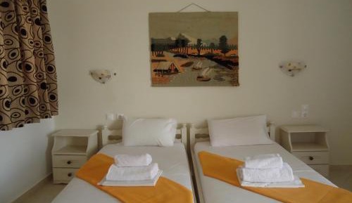 Studio (2 Adults)