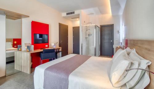 Deluxe Room (2 Adults + 1 Child)