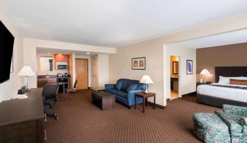 Deluxe King Suite