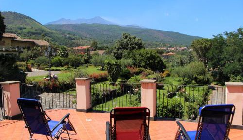 Two-Bedroom Apartment with Mountain View