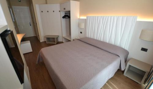 Double Room (1 Adult)