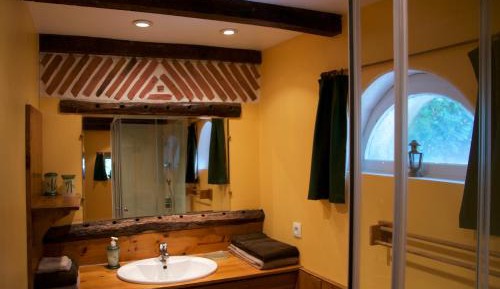 Deluxe King Suite