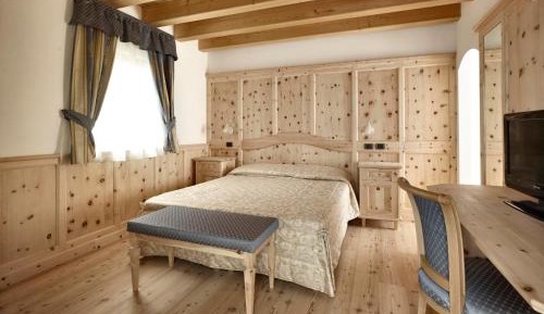 Deluxe Double or Twin Room with Lake View