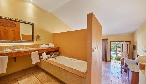Suite with Garden View 