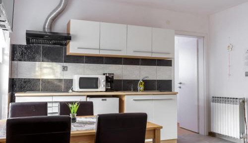 Apartment with Mountain View