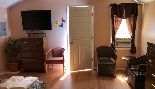 Deluxe Queen Suite