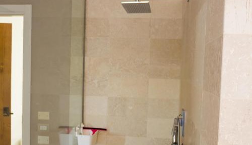 Deluxe Queen Suite