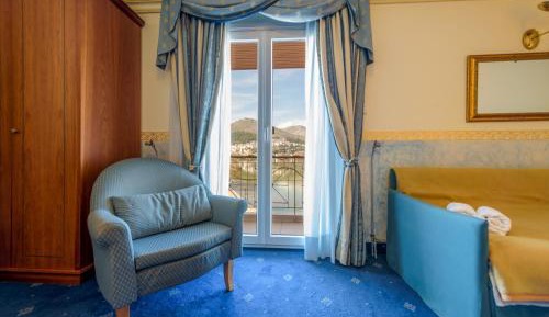 Family Room with Lake View