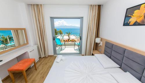Double Room with Balcony and Sea View