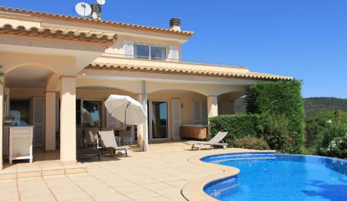 Three-Bedroom Holiday Home 